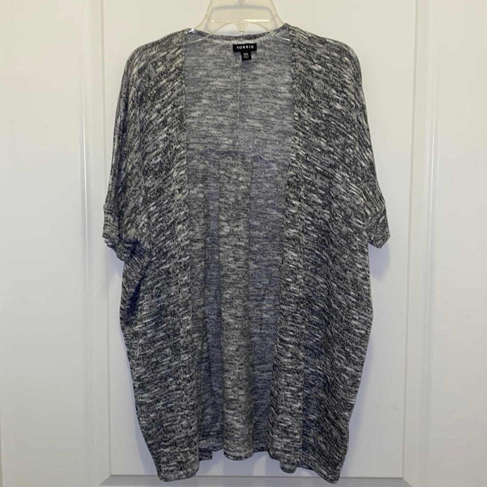 GUC✨ TORRID size 00 gray short sleeve open knit cardigan